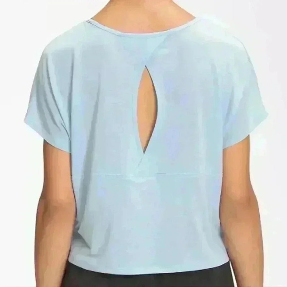 Medium North Face Women's Light Blue Wander Twist Back Shirt - Picture 2 of 6